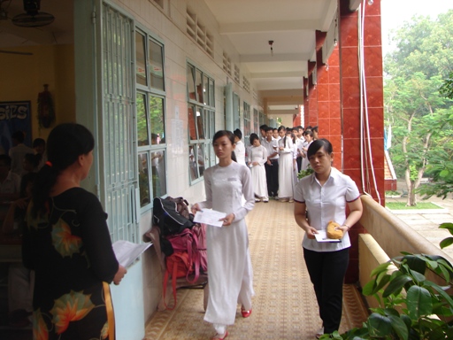 Thí sinh thi tốt nghiệp 'phấn chấn' vì sương mù hiếm gặp ảnh 2